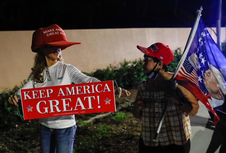 תומכים תומכי טראמפ מחוץ ל ביתו  מאר א לאגו פלורידה ארה"ב מעצר משטרה