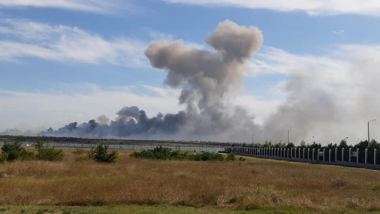 רוסיה חצי האי קרים פיצוצים ב אזור בסיס צבאי של חיל האוויר מלחמה עם אוקראינה