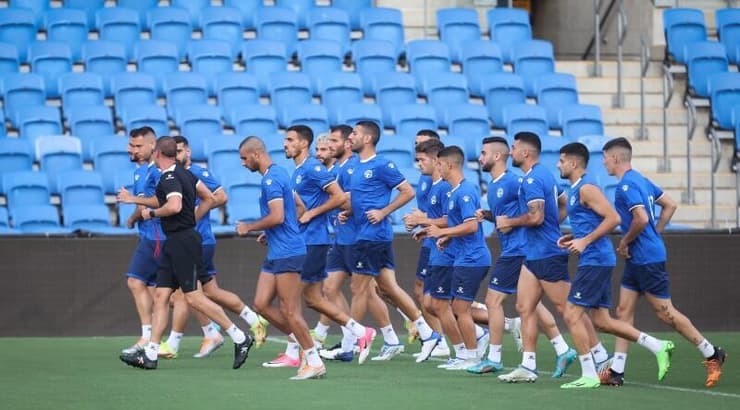 שחקני הפועל ב"ש באימון