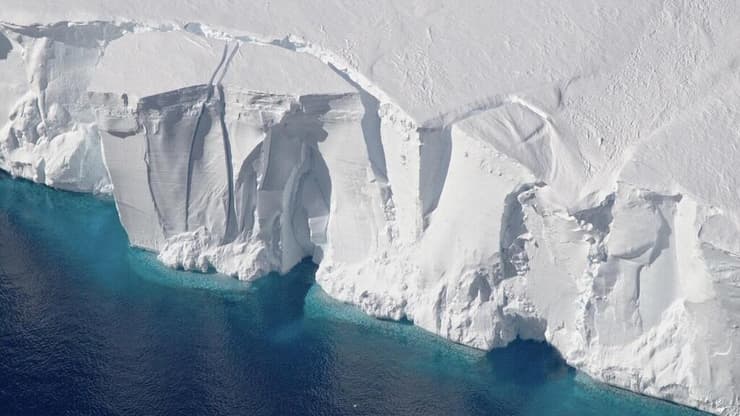 סדק במדף הקרח באנטארקטיקה
