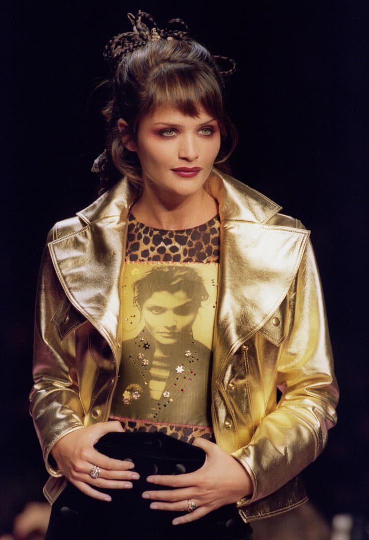 הלנה כריסטנסן בתצוגת אופנה של כריסטיאן לקרואה, 1994