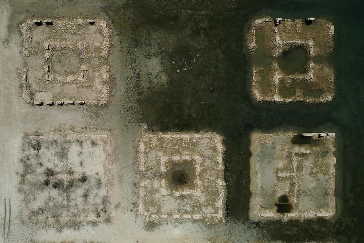 שרידי בית מרחץ קדום נחשפים בעקבות ירידת מפלס המים במאגר מים באזור גואדלחארה ספרד בצורת