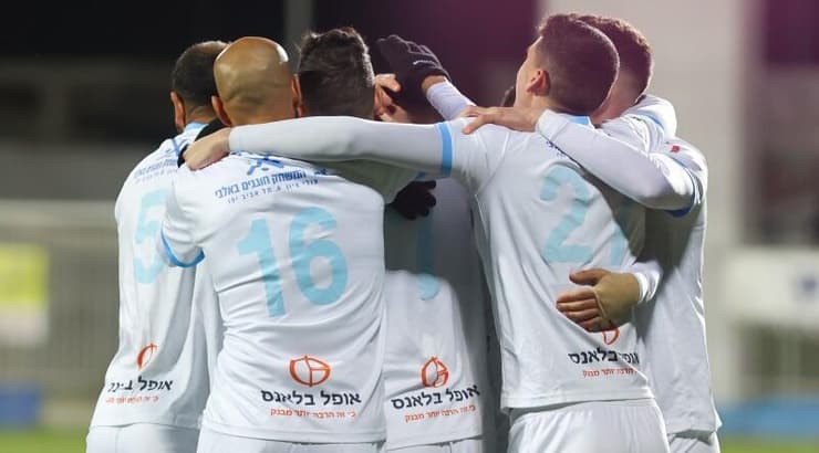 שחקני מכבי קביליו יפו חוגגים