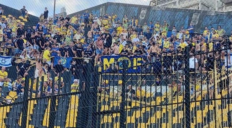 אוהדי מכבי ת"א באצטדיון (ראובן שוורץ) אוהדי מכבי ת"א באצטדיון