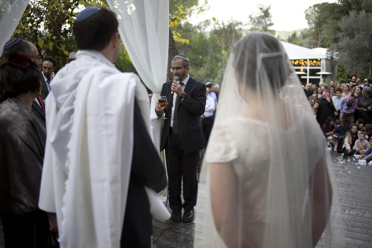 הרב קלמן פסח (צ'אק) דוידסון ממיזם "חופות", בחתונה הלכתית ללא רישום ברבנות