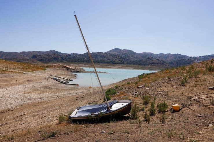 מאגר המים המתייבש וינואלה בדרום ספרד בצורת 