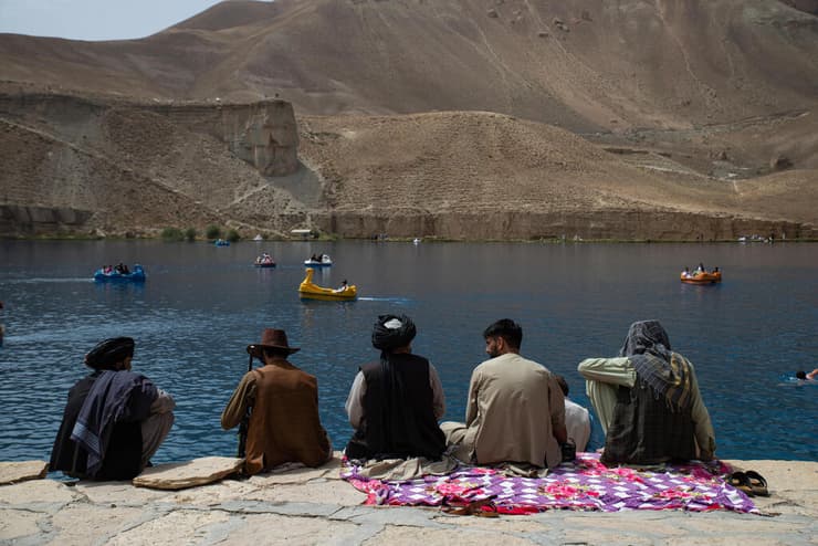 אפגניסטן אנשי טליבאן ובני משפחותיהם באגם ב פארק