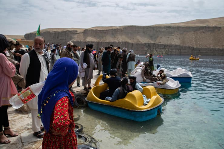 אפגניסטן אנשי טליבאן ובני משפחותיהם באגם ב פארק