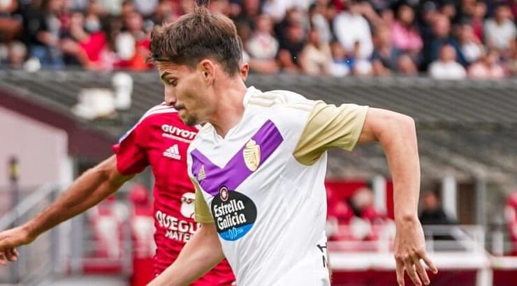 ישחק באגף השמאלי. טוני וייה