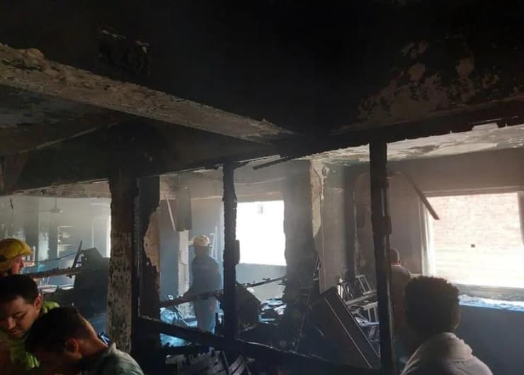 נזקי שריפה בעיר גיזה מצרים ב כנסייה שבה נספו לפחות 35 בני אדם