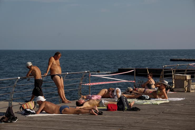 הרחצה אסורה בחוף של אודסה אוקראינה