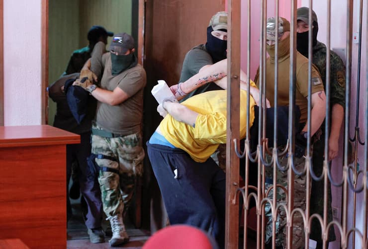 דונייצק מזרח אוקראינה משפט של זרים שהתנדבו לצבא האוקראיני ונפלו בשבי הרוסי עומדים לדין