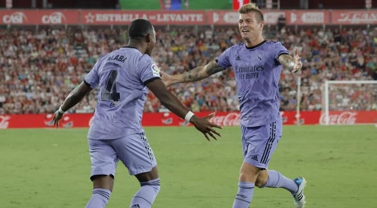 טוני קרוס ודויד אלאבה חוגגים (רויטרס) טוני קרוס ודויד אלאבה חוגגים