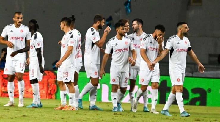 שחקני הפועל תל אביב יחגגו גם בפתיחת הליגה? (ראובן שוורץ) שחקני הפועל תל אביב יחגגו גם בפתיחת הליגה?