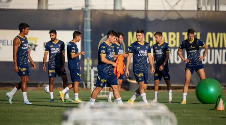 שחקני מכבי תל אביב באימון