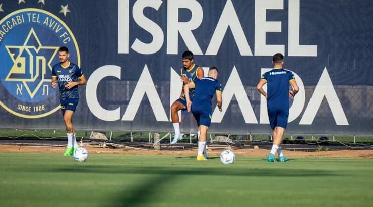 שחקני מכבי תל אביב באימון