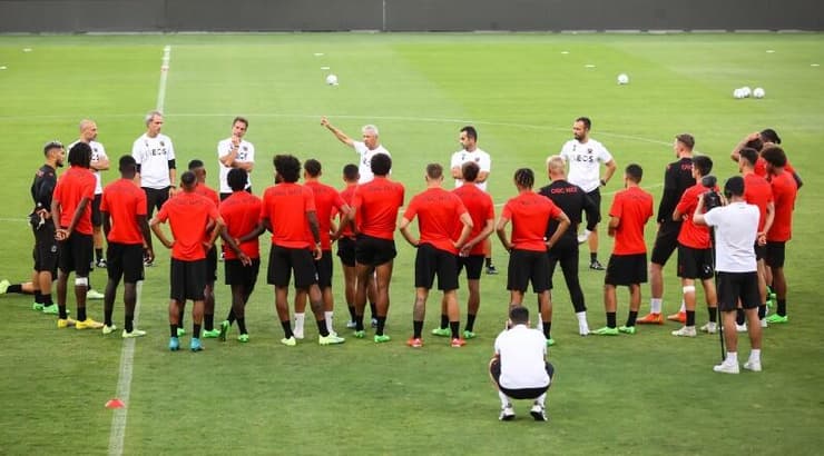 שחקני ניס באימון (איציק בלניצקי) שחקני ניס באימון