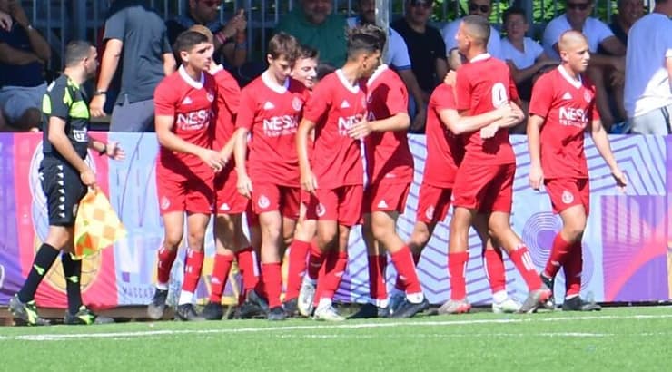 שחקני הפועל ת"א חוגגים