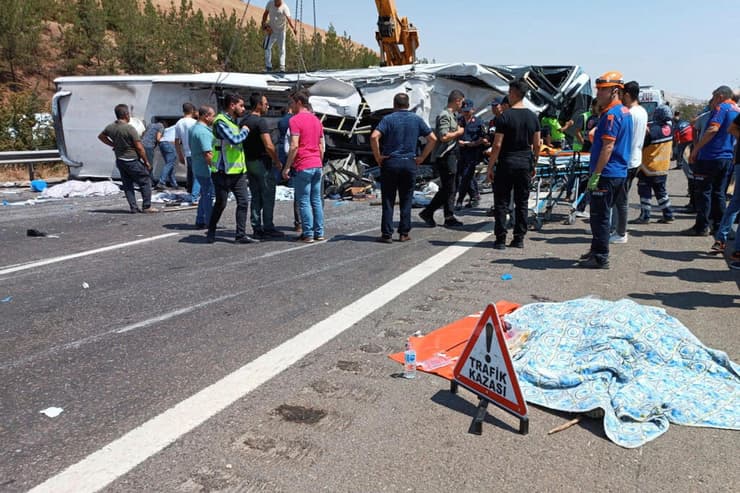 תאונת דרכים ב כביש מהיר ליד העיר גזייאנטפ ב טורקיה 