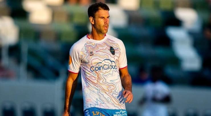 לא עוצר. קינן