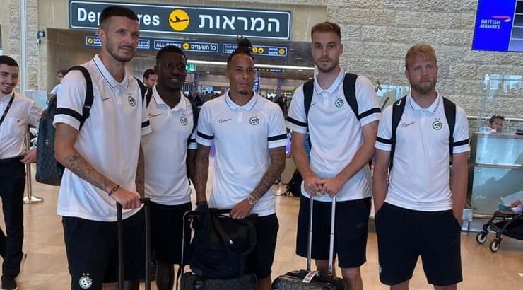 שחקני מכבי חיפה ממריאים (עמרי שטיין) שחקני מכבי חיפה ממריאים