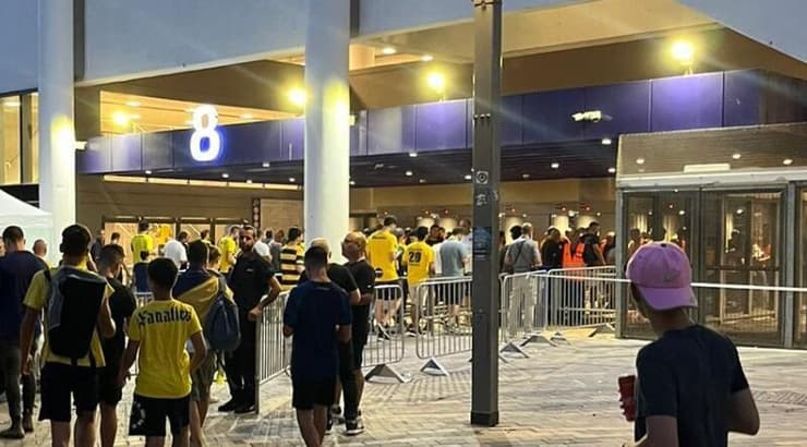 הכניסה לאצטדיון בלומפילד (איטן דהן) הכניסה לאצטדיון בלומפילד