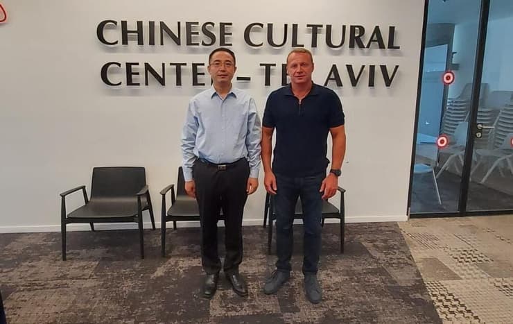 שר התיירות יואל רזבוזוב נועד עם שגריר סין בישראל