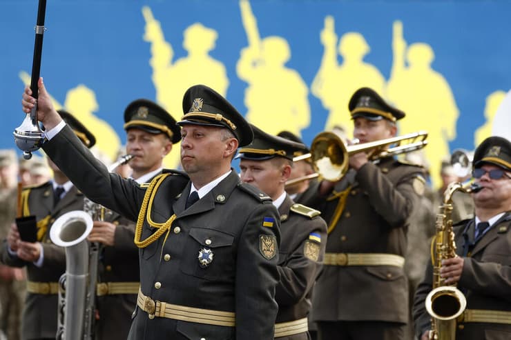 אוקראינה לבוב טקס ל יום הדגל יום לפני יום העצמאות