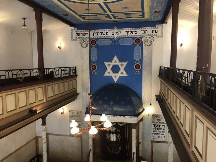 אולם בבית הכנסת