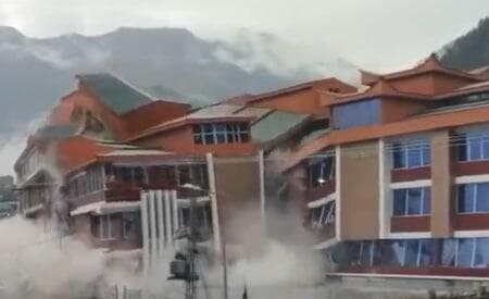 פקיסטן מלון יוקרה קורס ב שיטפונות גשמי מונסון