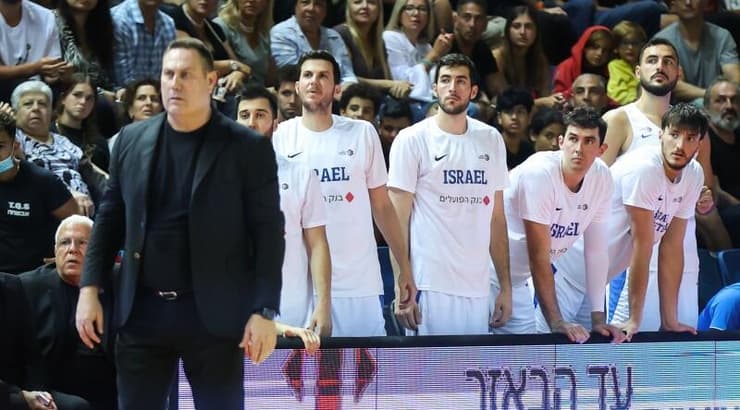 גיא גודס ושחקני נבחרת ישראל