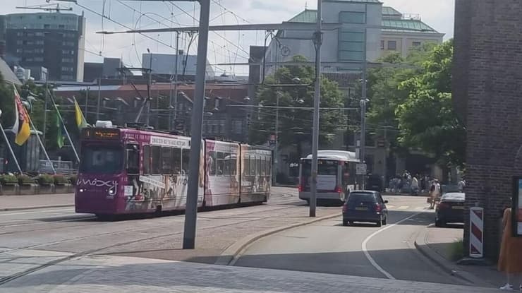 תחבורה ציבורית בהולנד המראה כי ניתן לשלב אמצעי תחבורה שונים על אותו מסלול