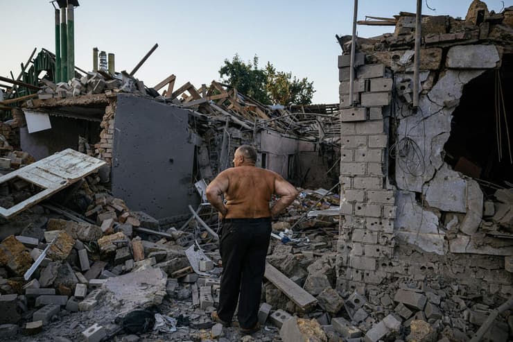 הריסות תקיפות רוסיות ב מיקולאייב אוקראינה