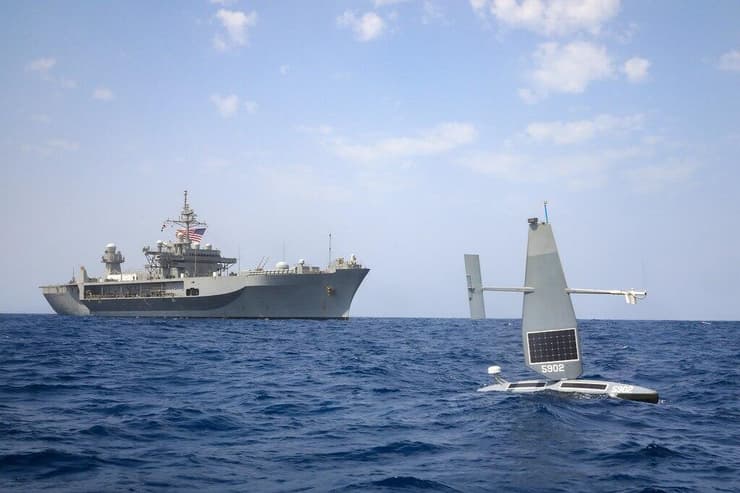 כלי שיט לא מאויש סירה רובוטית רובוט ימי של הצי האמריקני ארה"ב באזור המפרץ הפרסי ארכיון