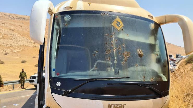 תיעוד מזירת פיגוע הירי על האוטובוס בבקעת הירדן