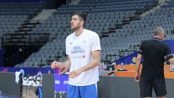 שחקן נבחרת ישראל בכדורסל יובל זוסמן