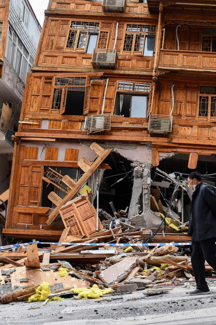 פעולות חילוץ ב לודינג במחוז סצ'ואן ב סין בעקבות רעידת אדמה