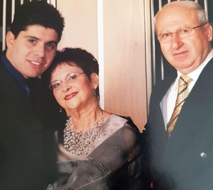 הוריו של צחי ברדוגו, מירה ויוסף ז"ל, בחתונתו