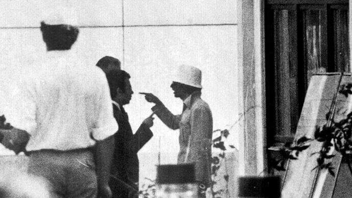 "אני פותח את הדלת, צועד מטר – ובום, אני מולו". המחבל עיסא (מוחמד מסאלחה) בזמן המו"מ עם השלטונות הגרמניים (צילום: AP) טבח י"א חללי מינכן 1972