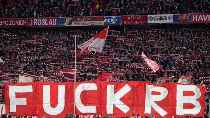 אוהדי באיירן מסבירים בדיוק מה הם חושבים על לייפציג, ולא רק הם (צילום: gettyimages) אוהדי באיירן מסבירים בדיוק מה הם חושבים על לייפציג, ולא רק הם