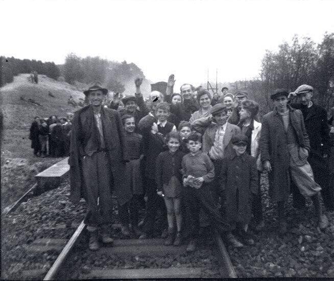 המשוחררים מהרכבת ליד פרסלבן ב-1945