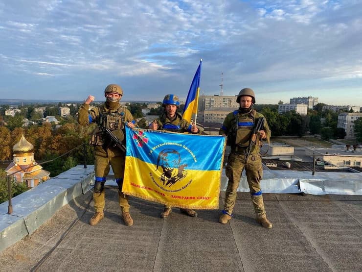 דגל אוקראינה בעיר קופיאנסק מחוז חרקוב