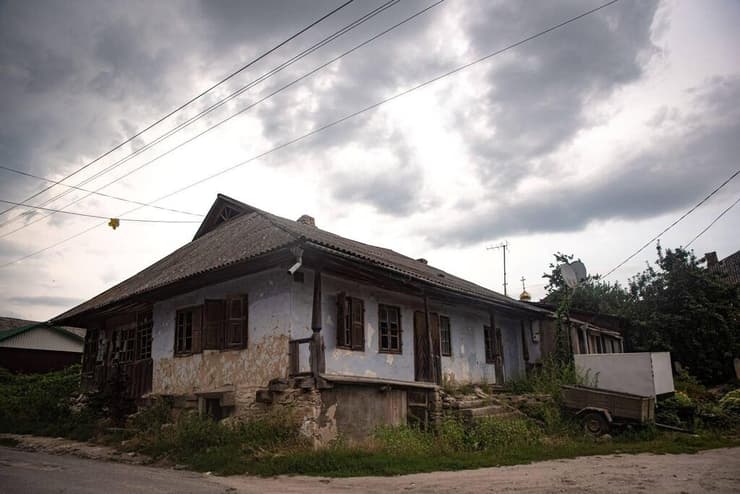 אחד הבתים היהודיים האחרונים ששרדו בעיירה שרהורוד, אוקראינה