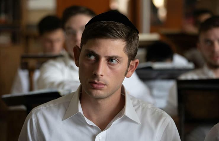 ''יש במראה שלי משהו שהוא לא חילוני-טיפוסי''. מתוך ''בחורים טובים'' (צילום: ורד אדיר) עמית רהב, מתוך הסרט