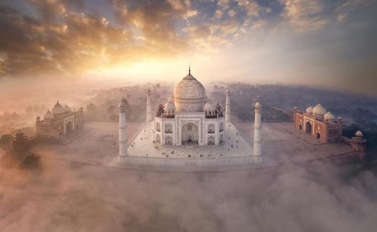 A Love Tale in the Mist - The Taj Mahal