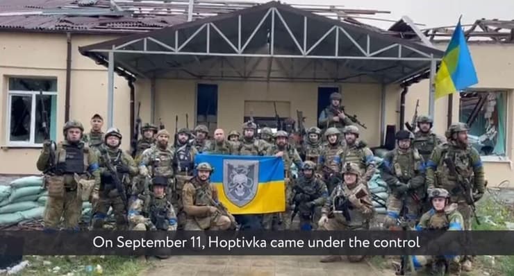חיילים אוקראינים במה שנטען כי הוא נקודת מעבר גבול הופטיבקה בין חרקוב ל רוסיה מלחמה אוקראינה