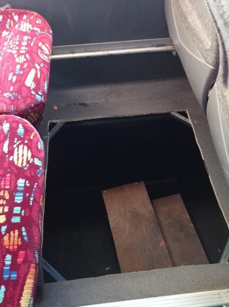 האוטובוס שברצפתו נמצאו שוהים בלתי חוקיים