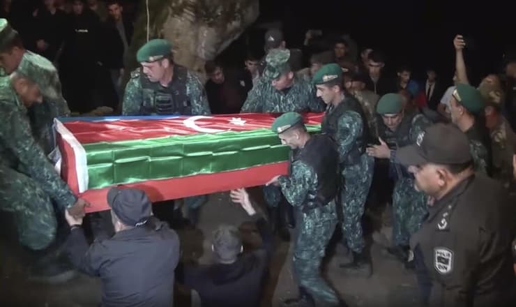 הלוויה לחייל אזרי אזרבייג'ן שנהרג בקרבות מול ארמניה