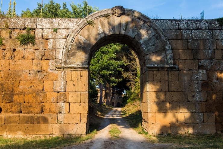 שער הכניסה לעיר הרומית פאלרי נובי