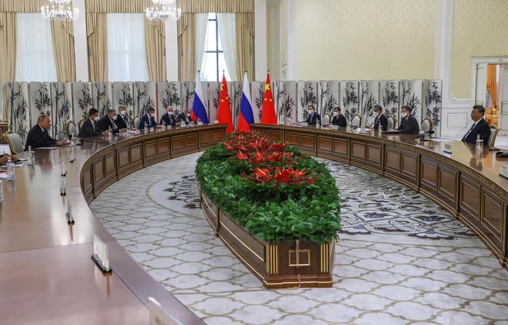 פסגה ב קזחסטן של ארגון שנגחאי לשיתוף פעולה פגישה בין ולדימיר פוטין ו שי ג'ינפינג